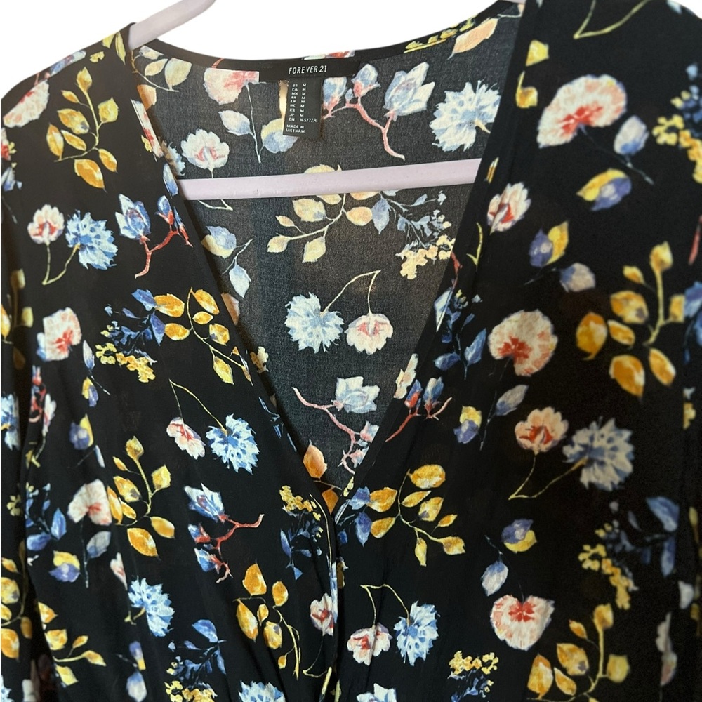Forever 21 • Ditsy Floral Print Romper - Picture 3 of 4